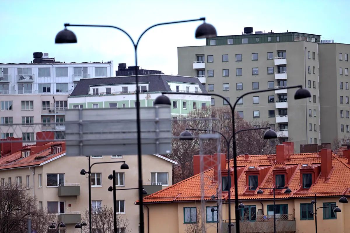 Būstų kainos Švedijoje mažėja – daugiabučiai gyvenamieji namai Švedijos mieste.