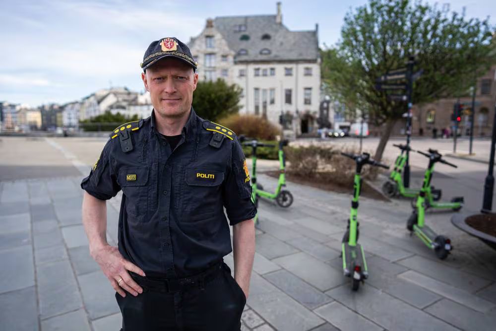 Norvegijos policija įspėja dėl pavojingos jaunimo tendencijos: elektriniais paspirtukais lekia net 140 km/val.