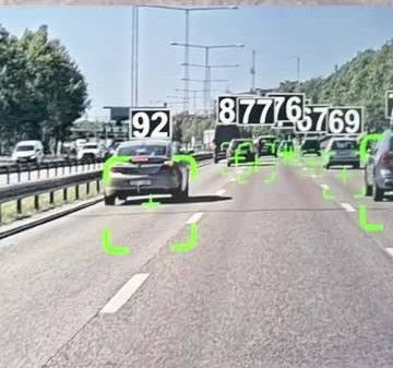 Švedijos policijos automobiliai greitį matuoja automatiškai: radaras atlieka 18 matavimų per sekundę