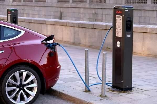 Elektromobiliai Norvegijoje gali brangti: PVM lengvatos ribą siūloma mažinti iki 150 000 NOK